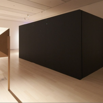 On entre -exterior -  Ludwich Museum Budabest