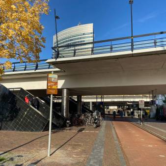 Moed! mijn soldaat, kunstwerk in openbare ruimte NS station Hoofdorp