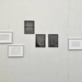 Update 2025 Installatie met fotowerken en tekeningen