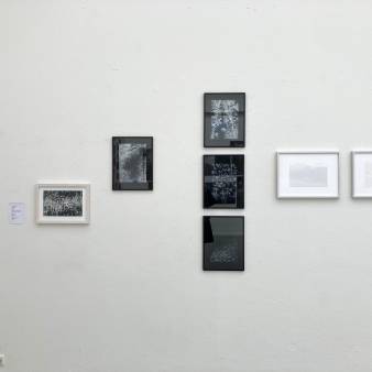 Update 2025 installatie met fotowerken en tekeningen