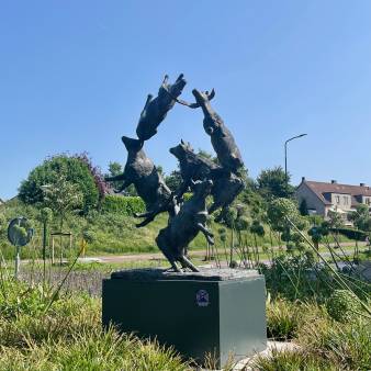 Luchtdans in brons, op rotonde in Soest