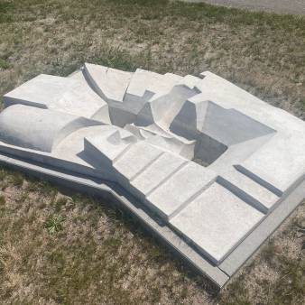 "De Omgekeerde wereld", Abcoude, Lindenwetering. 200 bij 300 bij 50 cm