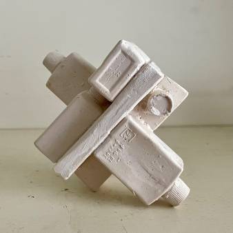felesjesbeeld, cement , ongeveer 12 cm h