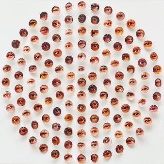 127 Ogen - Rich Amsterdam 1 (ogen van 180 mensen van 180 verschillende nationaliteiten, wonend in Amsterdam) / gevonden afbeeldingen op papier, spelden, hout, verf / 45,5x45,5cm / 2018