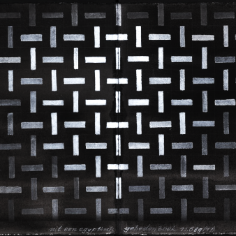 een boek waarin de tegenstrijdigheden, geabstraheerd tot balkjes, verzoend worden.