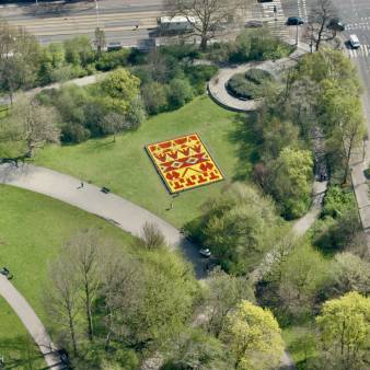 Turks-Nederlands Tulpentapijt, tulpen- en blauwe druifjes bollen.