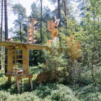 On a Trajectory Through a Maze Of Trajectories, 630 x 600 x 440 cm, 2014