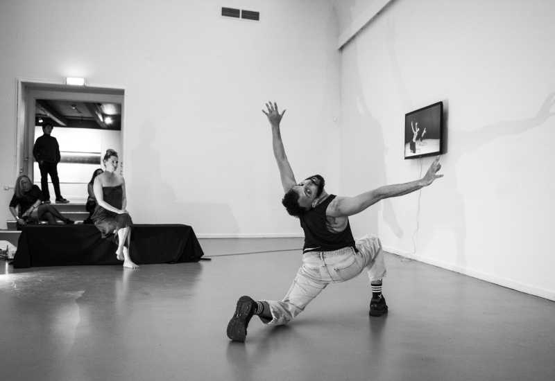 Performance by Sagí Amir Gros